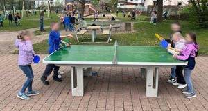 Neue Tischtennisplatte auf Spielplatz an der Elztalschule Dallau